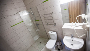 /upload/rooms/173/pokrascheniy-simeyniy-gotel-vesna2.jpg