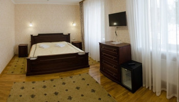 /upload/rooms/337/napivlyuks-gotel-naftusya-truskavec.jpg
