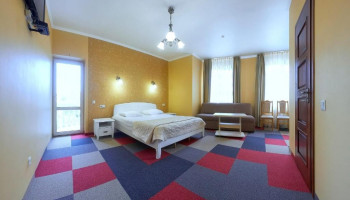 /upload/rooms/367/pokrascheniy-gotel-na-gorizonti-truskavec.jpg